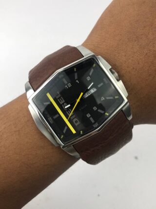 DIESEL KOTAK SPORTY LEATHER BROWN & BLACK DIAL GARIS KUNING