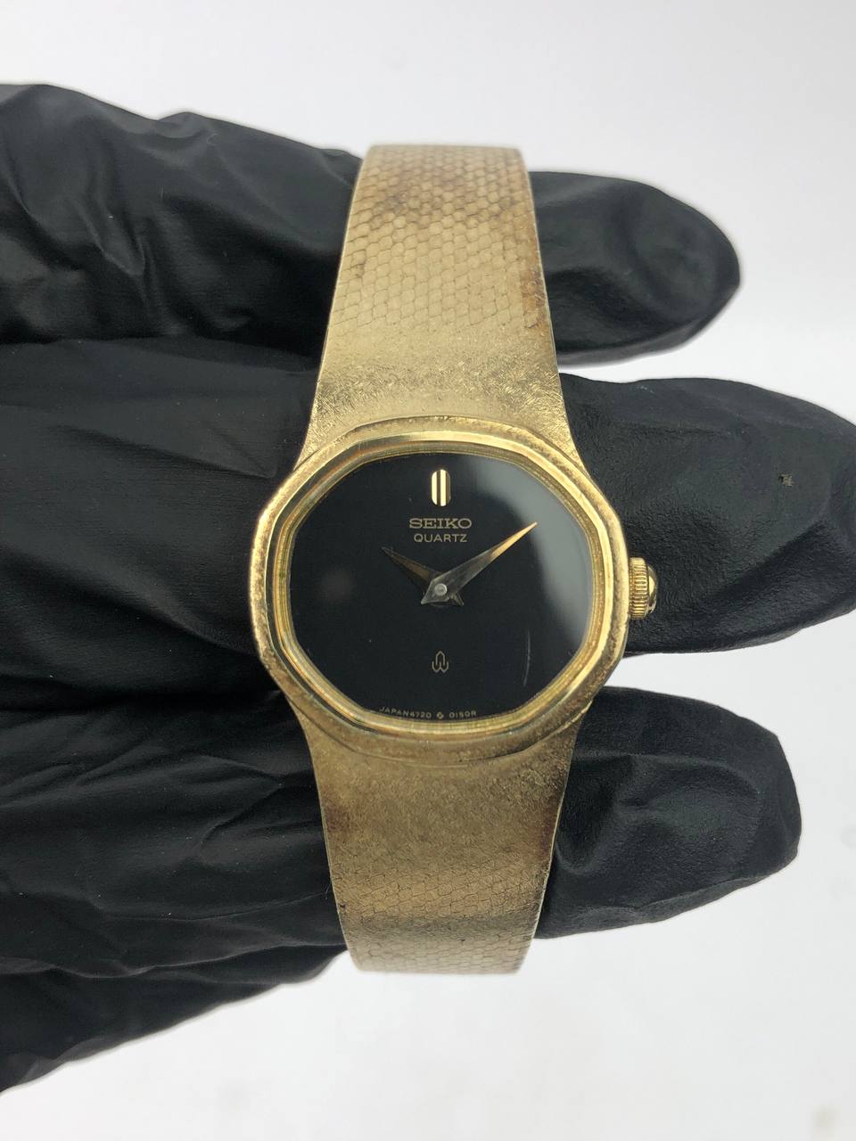 SEIKO LADY QUARTZ VINTAGE GOLD CASE OVAL & BLACK DIAL MINIMALIS - Gambar 3