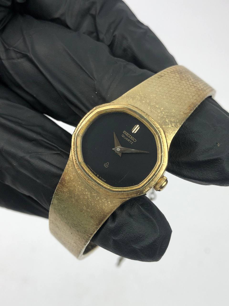 SEIKO LADY QUARTZ VINTAGE GOLD CASE OVAL & BLACK DIAL MINIMALIS - Gambar 2