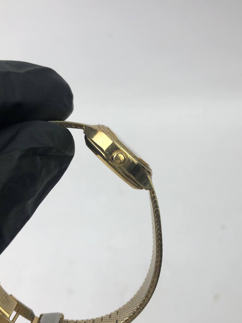 SEIKO LADY QUARTZ VINTAGE GOLD CASE OVAL & BLACK DIAL MINIMALIS - Gambar 5