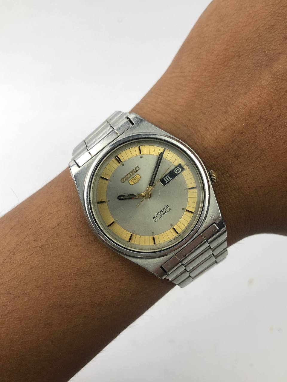 SEIKO 5 RANTAI STEEL & TWO-TONE DIAL KLASIK