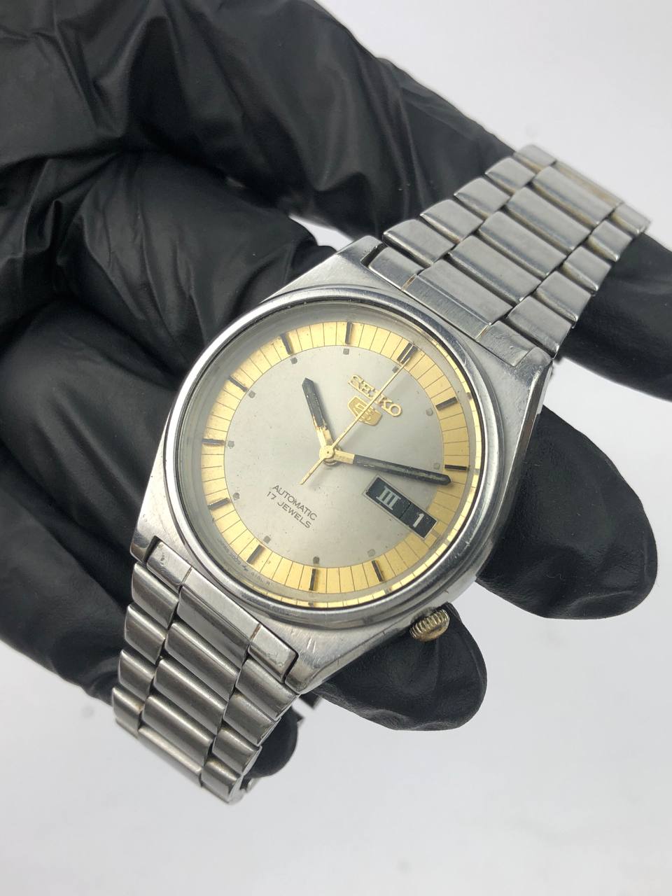 SEIKO 5 RANTAI STEEL & TWO-TONE DIAL KLASIK - Gambar 4