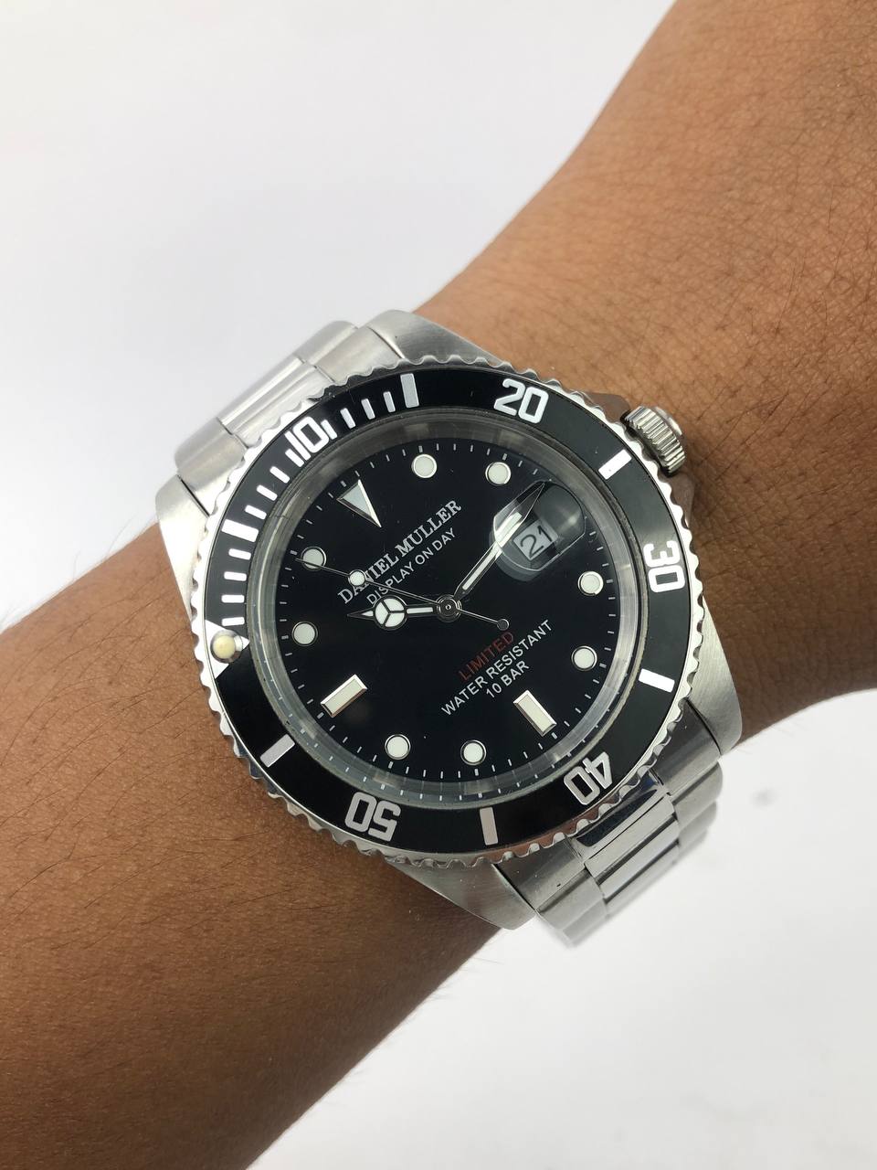 DANIEL MULLER DIVER DIAL BLACK LUME BRACELET STAINLESS