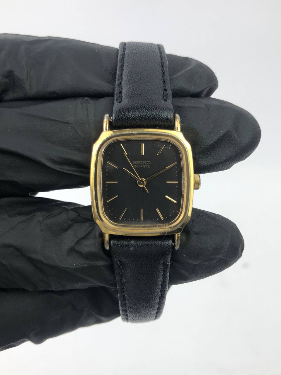 SEIKO SQUARE GOLD DIAL BLACK CLEAN STRAP HITAM - Gambar 2