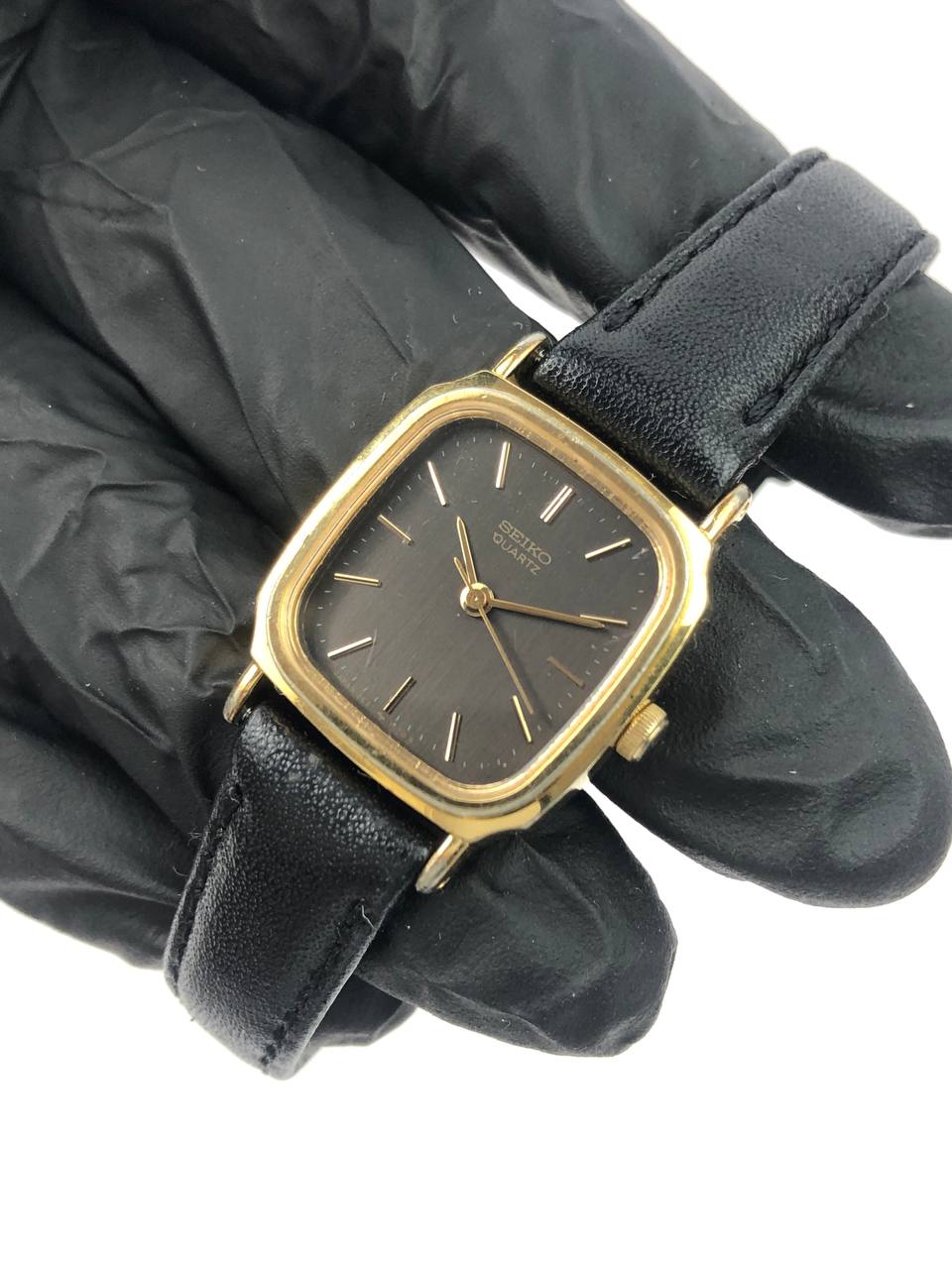 SEIKO SQUARE GOLD DIAL BLACK CLEAN STRAP HITAM - Gambar 3