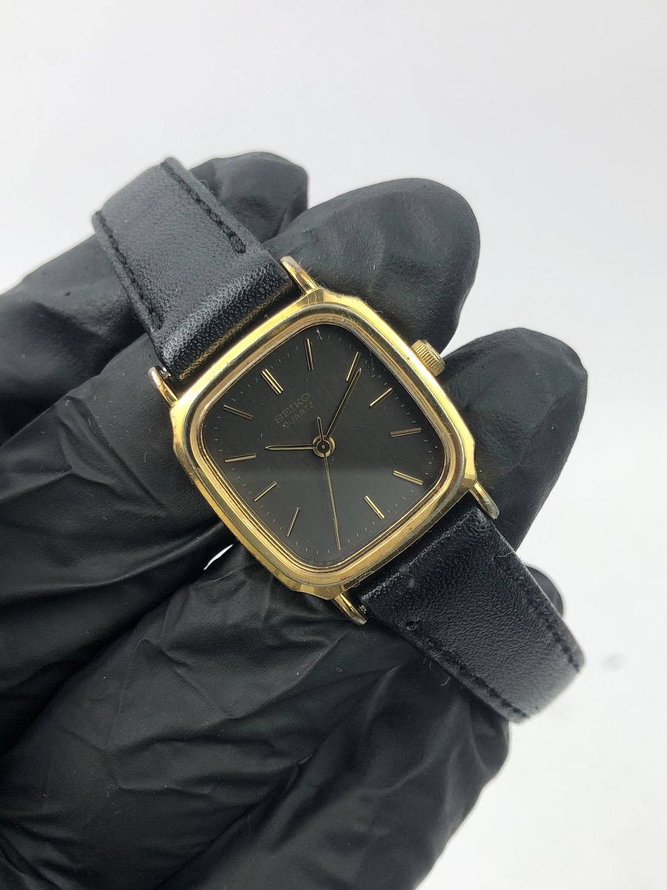 SEIKO SQUARE GOLD DIAL BLACK CLEAN STRAP HITAM - Gambar 4