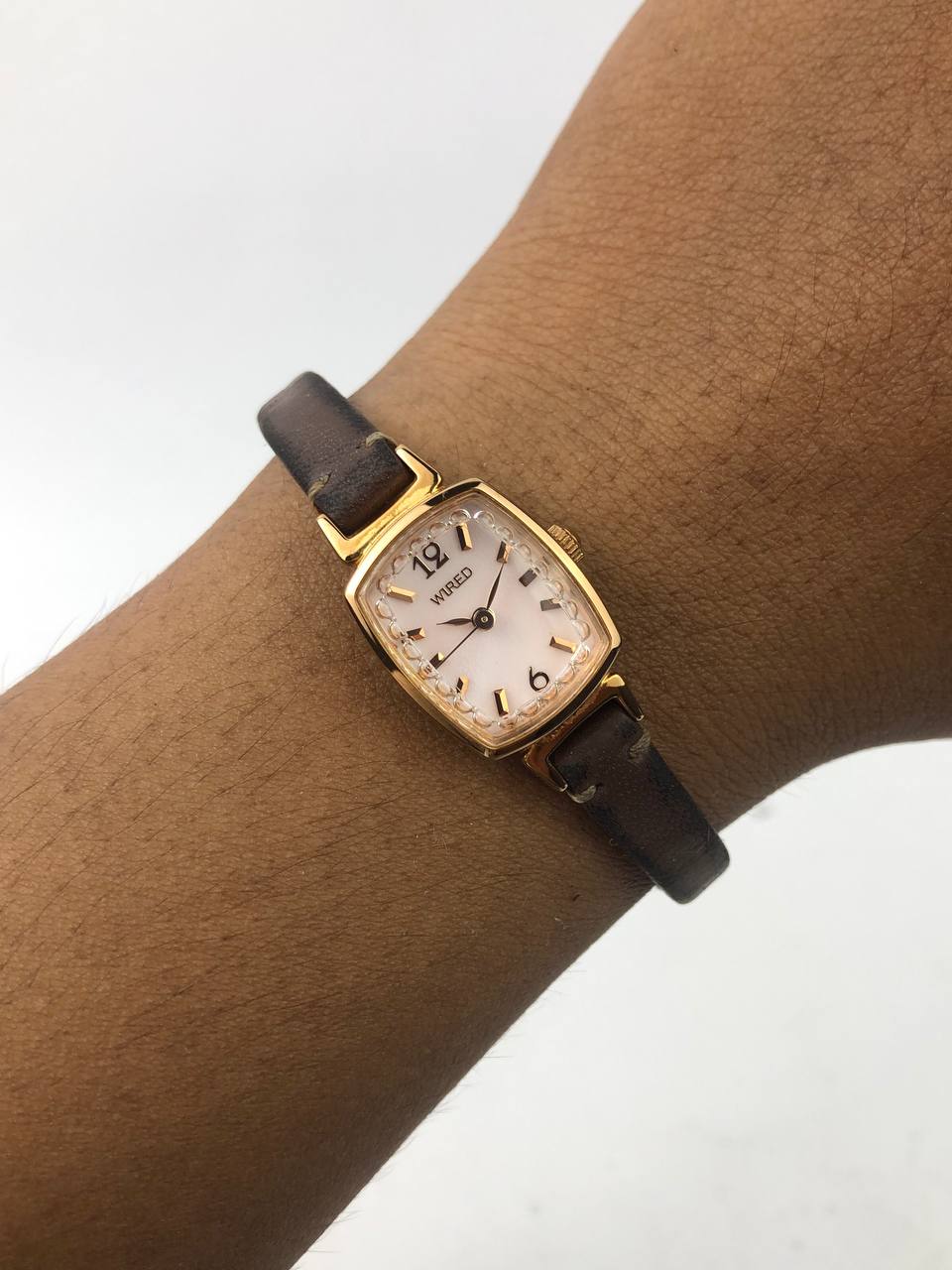 WIRED TONNEAU GOLD DIAL PINK ELEGAN STRAP COKLAT