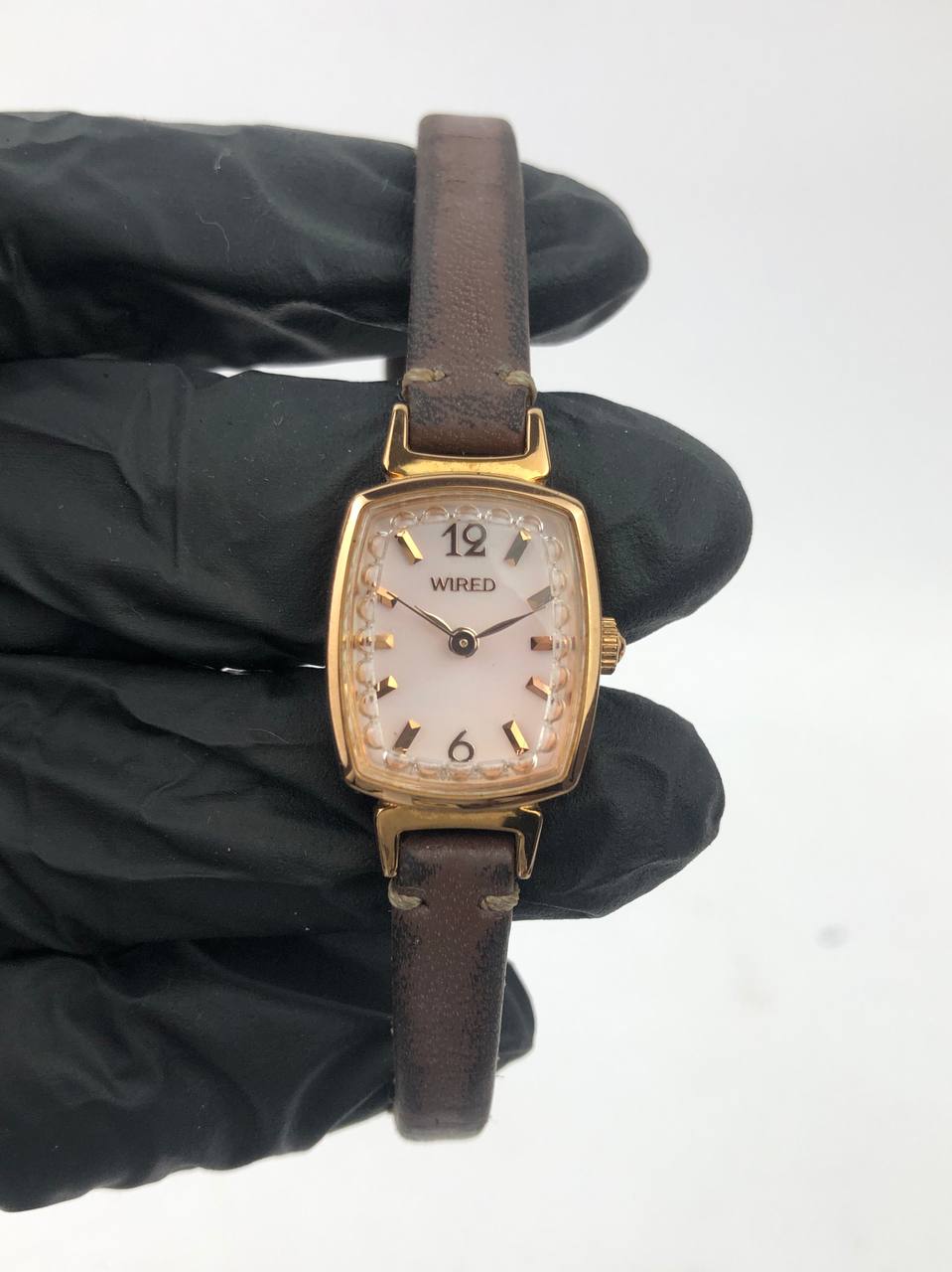 WIRED TONNEAU GOLD DIAL PINK ELEGAN STRAP COKLAT - Gambar 2