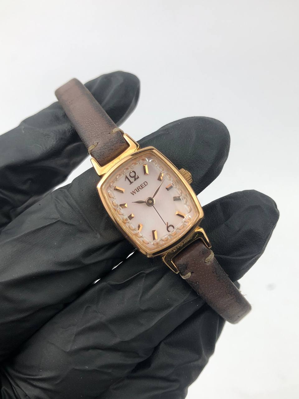 WIRED TONNEAU GOLD DIAL PINK ELEGAN STRAP COKLAT - Gambar 4