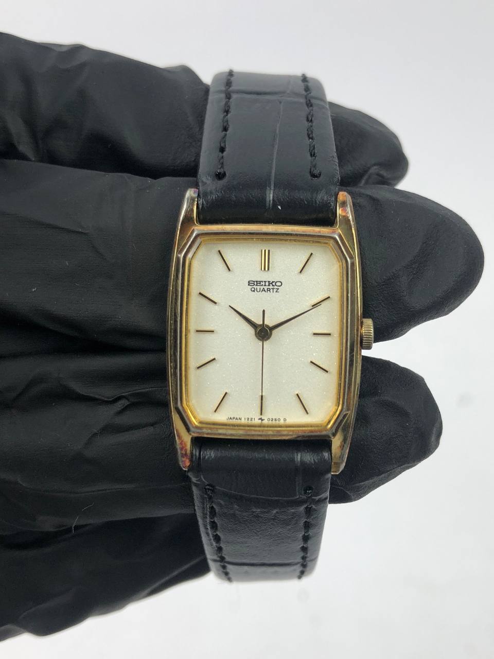 SEIKO RECTANGULAR GOLD DIAL CREAM CLEAN STRAP HITAM - Gambar 2