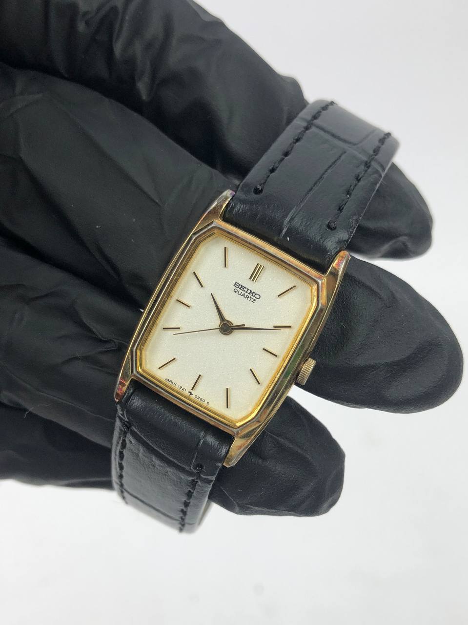 SEIKO RECTANGULAR GOLD DIAL CREAM CLEAN STRAP HITAM - Gambar 3