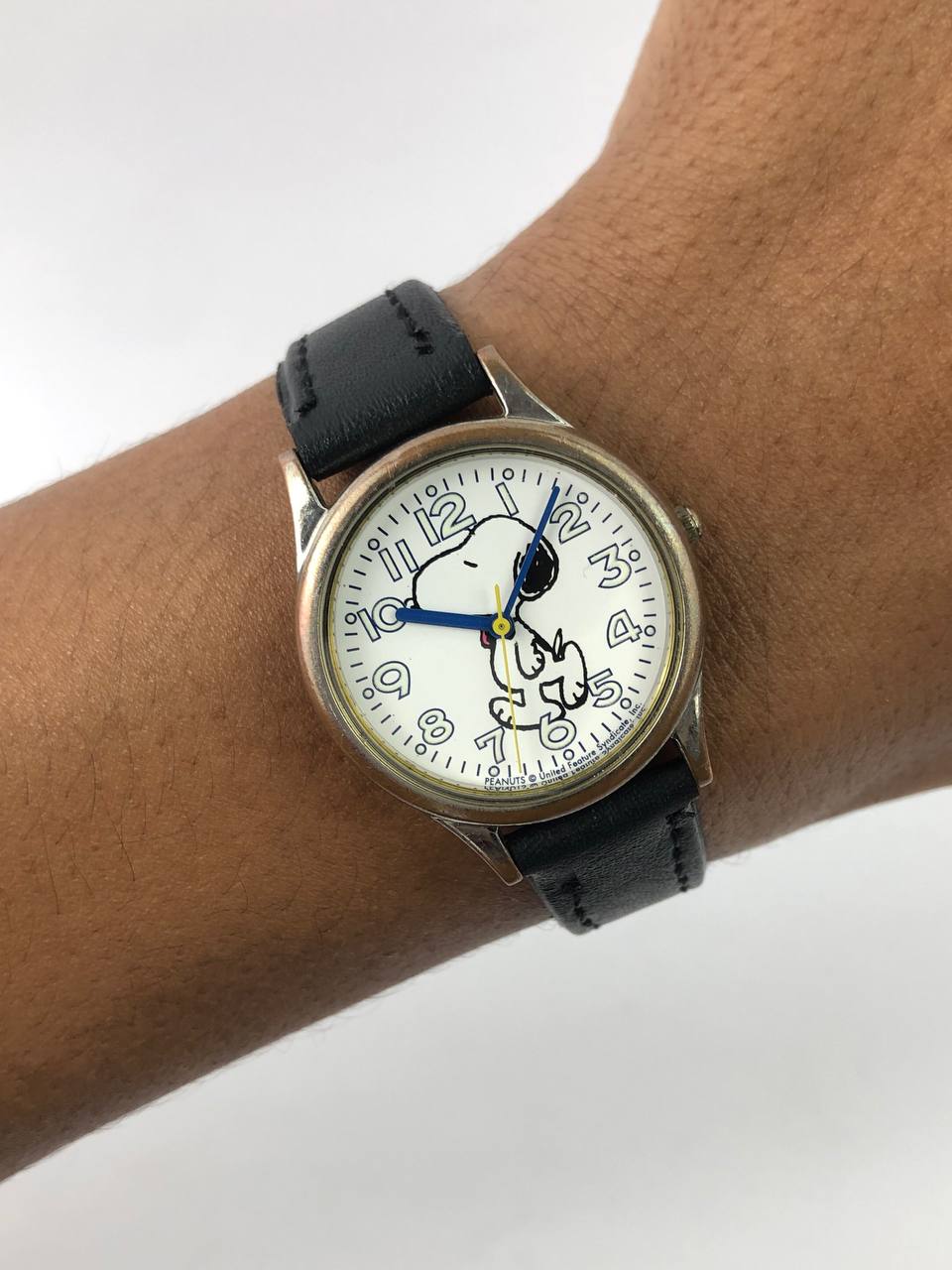 JAM KARAKTER SNOOPY BY PEANUTS