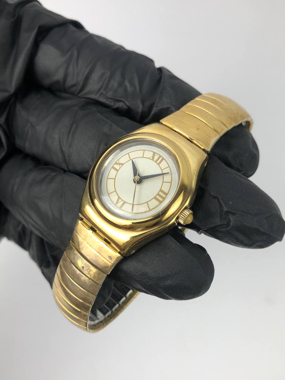 SWATCH CLASSIC GOLD EXPANSION BRACELET - Gambar 3