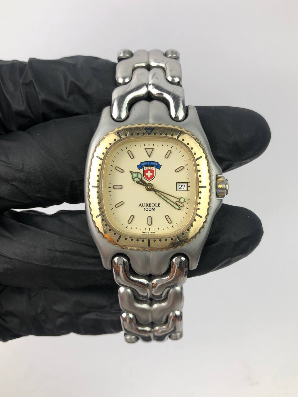 SWISSMADE AUREOLE CUSHION CASE INTEGRATED BRACELET - Gambar 2