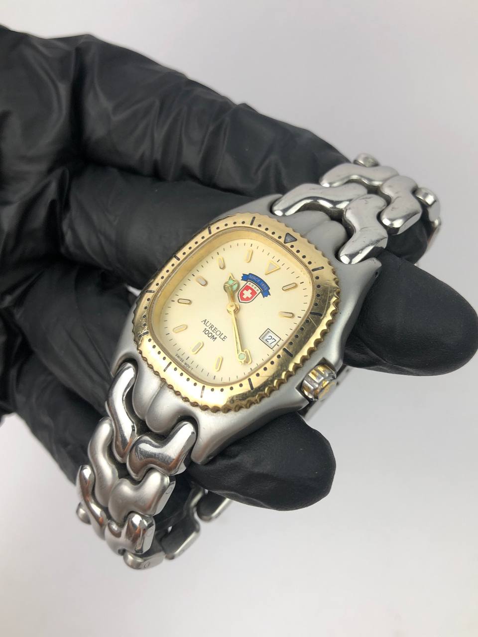 SWISSMADE AUREOLE CUSHION CASE INTEGRATED BRACELET - Gambar 3