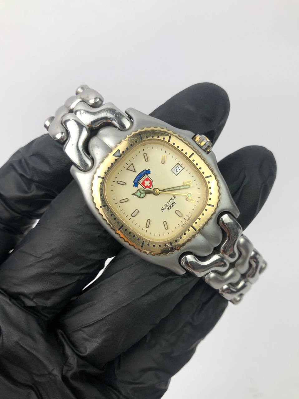 SWISSMADE AUREOLE CUSHION CASE INTEGRATED BRACELET - Gambar 4