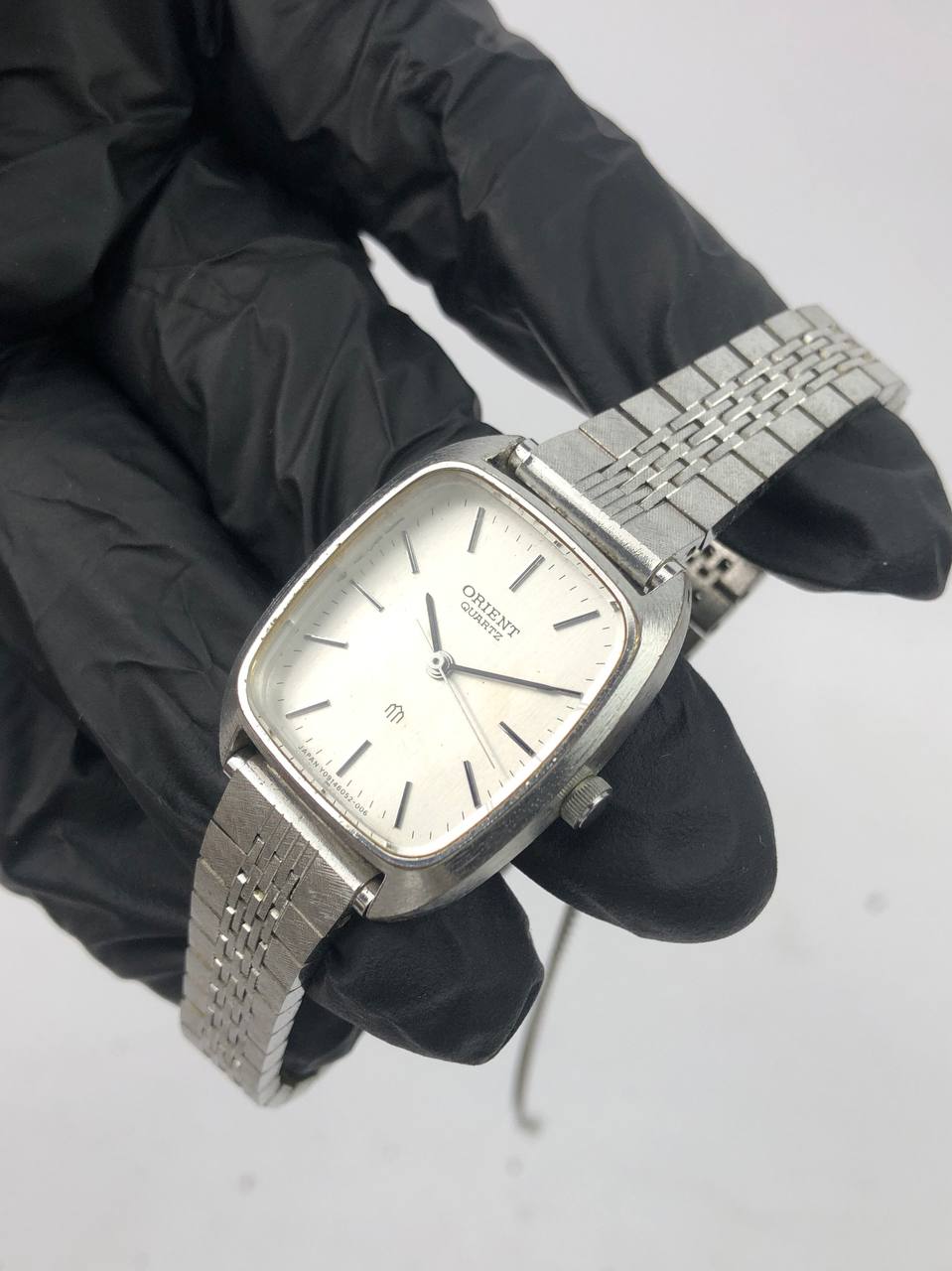 ORIENT TV CASE SILVER DIAL SILVER BRUSHED BRACELET STAINLESS VINTAGE - Gambar 3