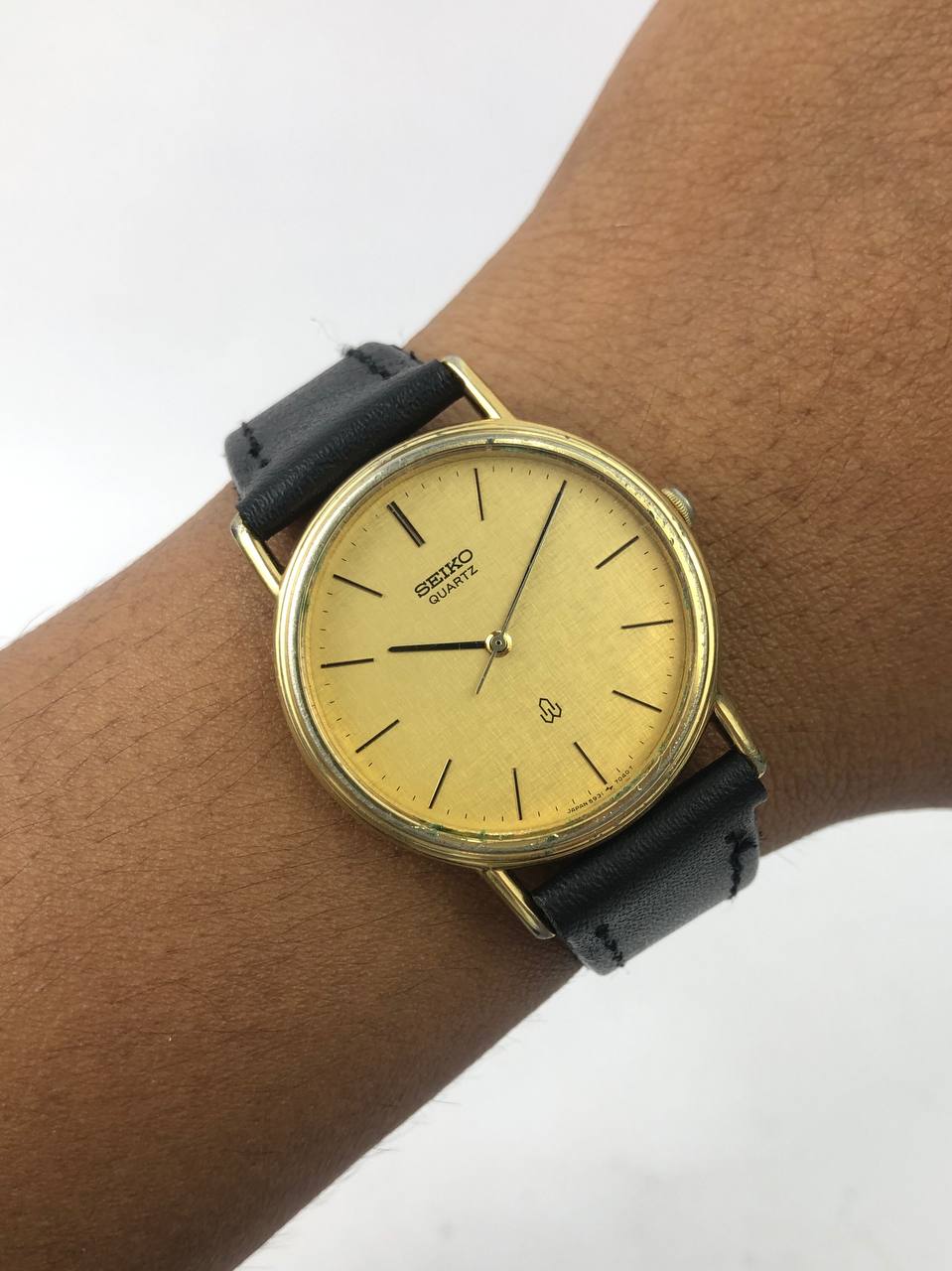 SEIKO QUARTZ ROUND GOLD CASE BRUSHED GOLD DIAL