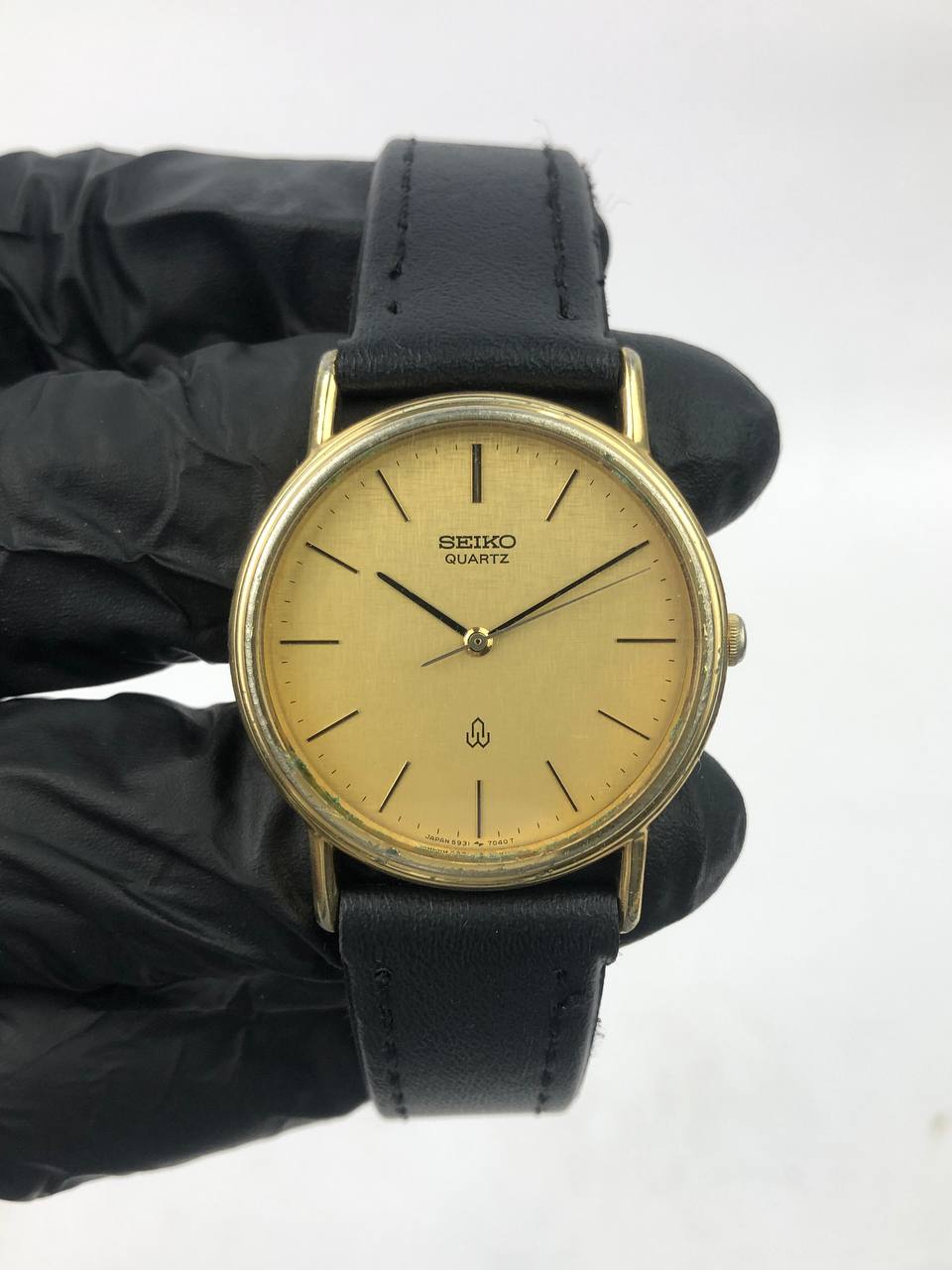 SEIKO QUARTZ ROUND GOLD CASE BRUSHED GOLD DIAL - Gambar 2