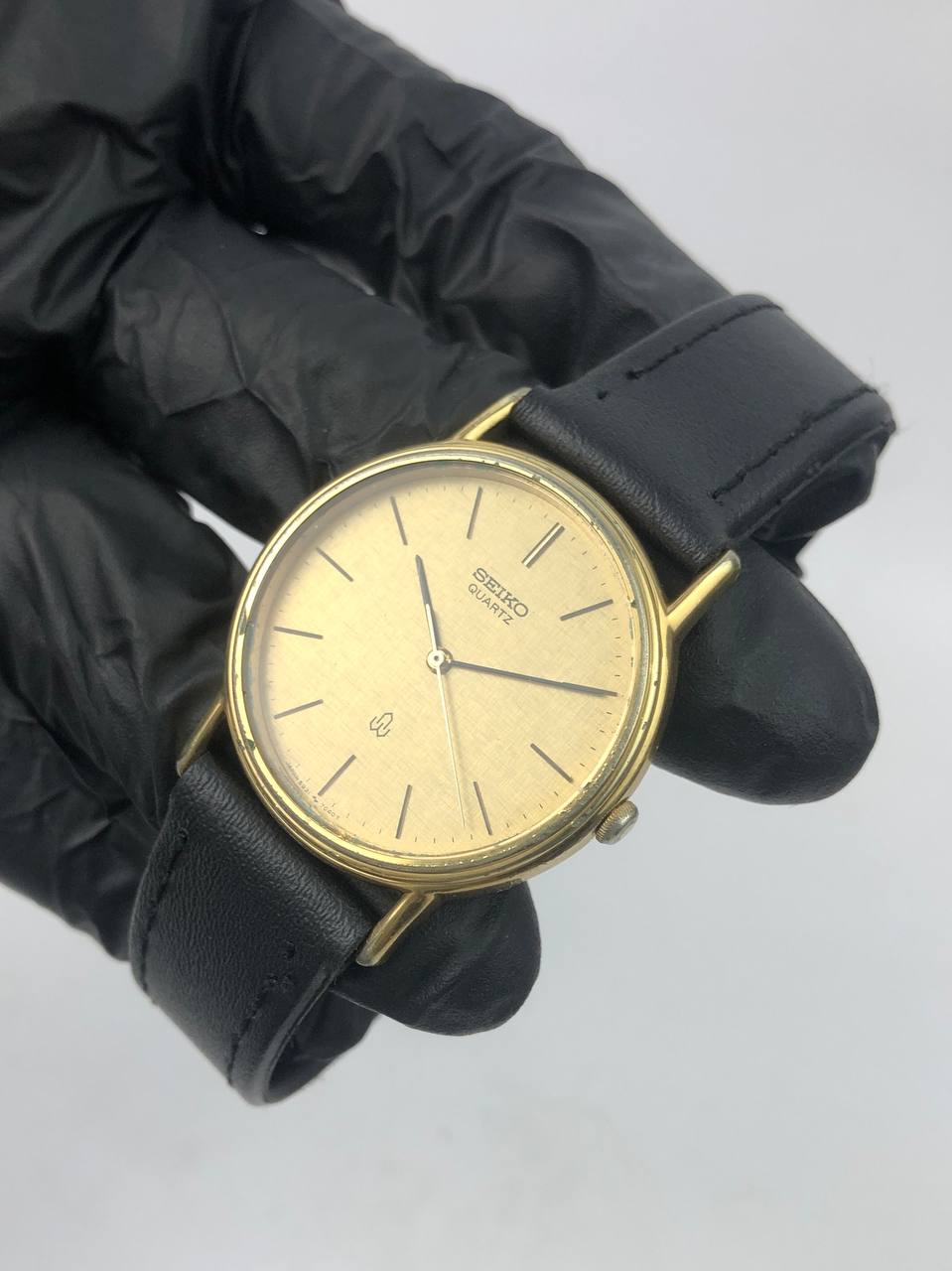 SEIKO QUARTZ ROUND GOLD CASE BRUSHED GOLD DIAL - Gambar 3