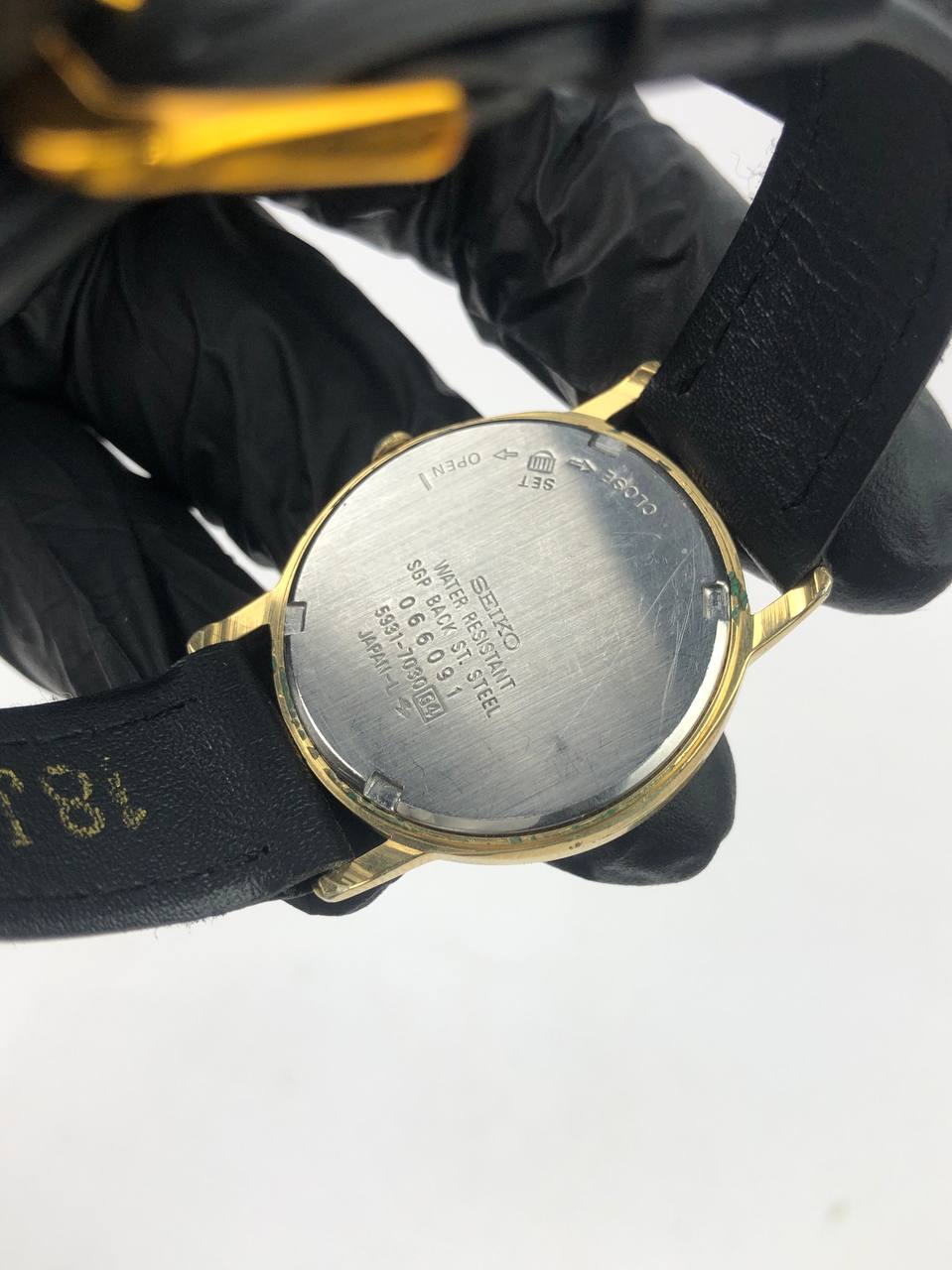 SEIKO QUARTZ ROUND GOLD CASE BRUSHED GOLD DIAL - Gambar 7