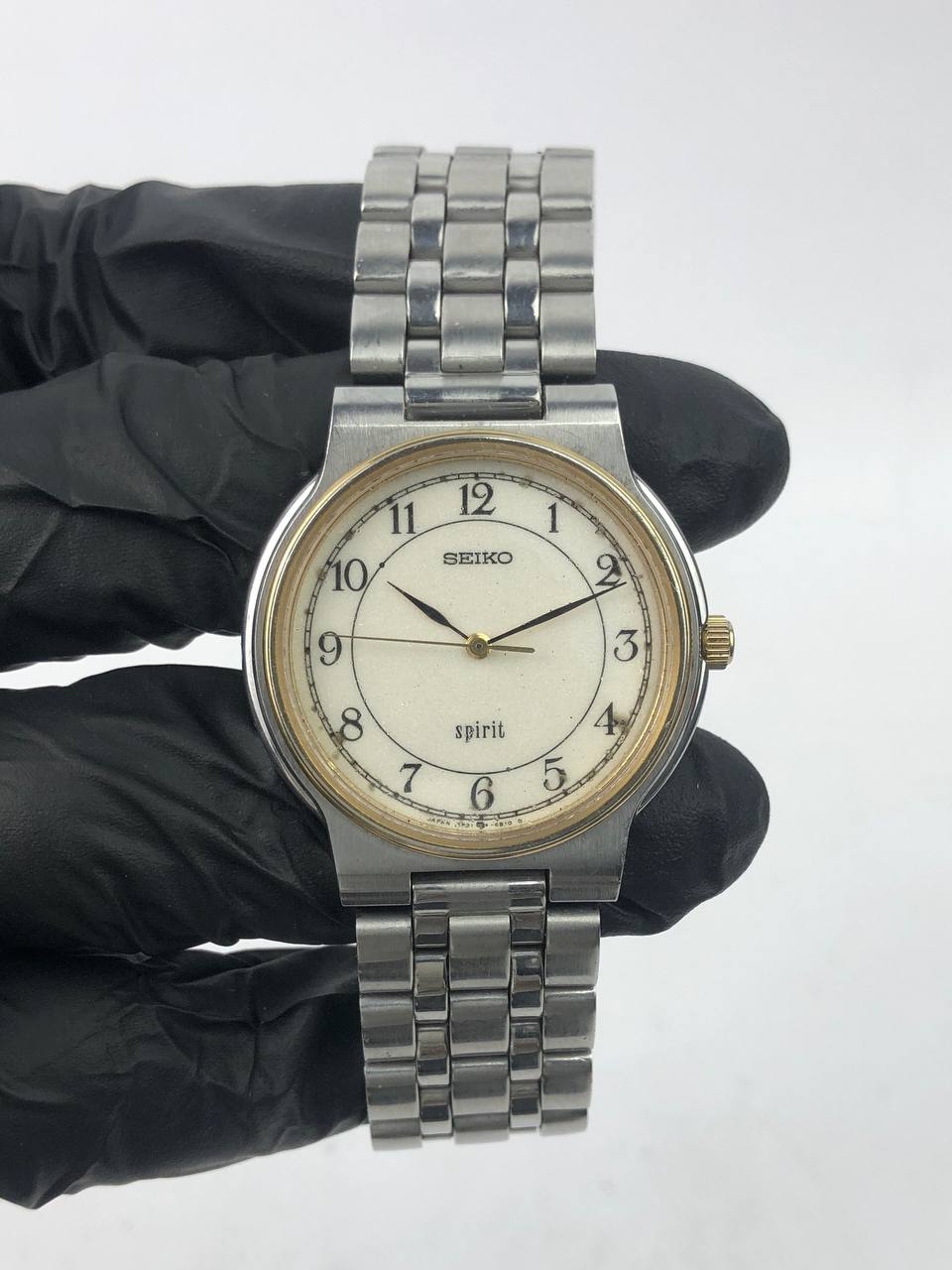 SEIKO SPIRIT ROUND TWO-TONE CASE STEEL BRACELET CREAM ARABIC DIAL - Gambar 2