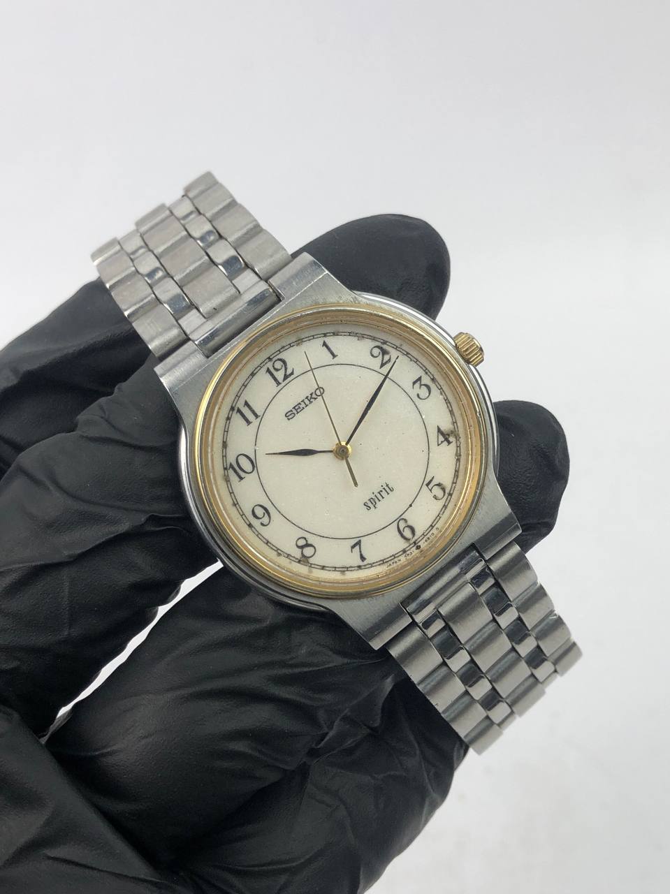 SEIKO SPIRIT ROUND TWO-TONE CASE STEEL BRACELET CREAM ARABIC DIAL - Gambar 3