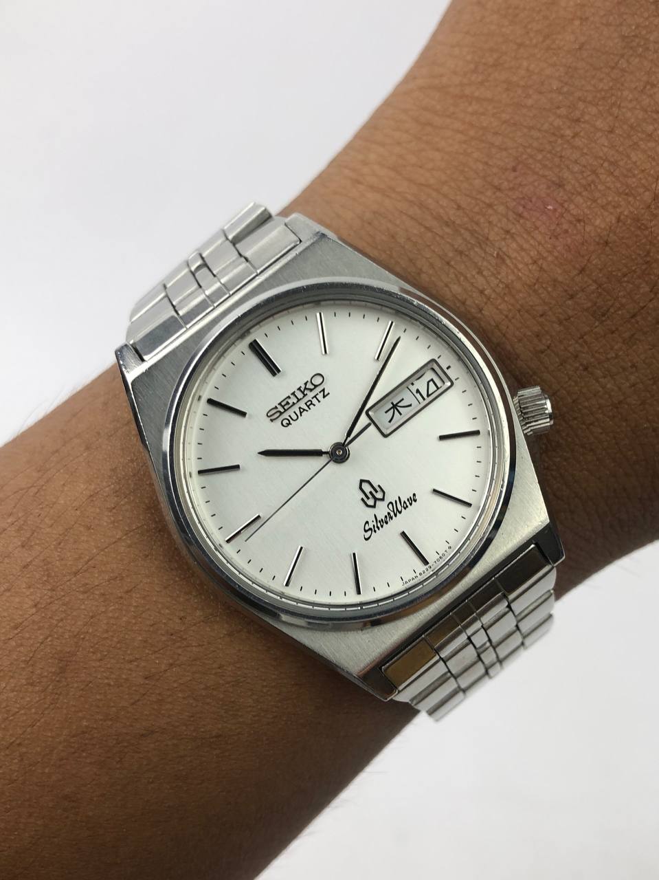 SEIKO SILVERWAVE QUARTZ DAY-DATE SILVER DIAL STEEL BRACELET ALL ORIGINAL