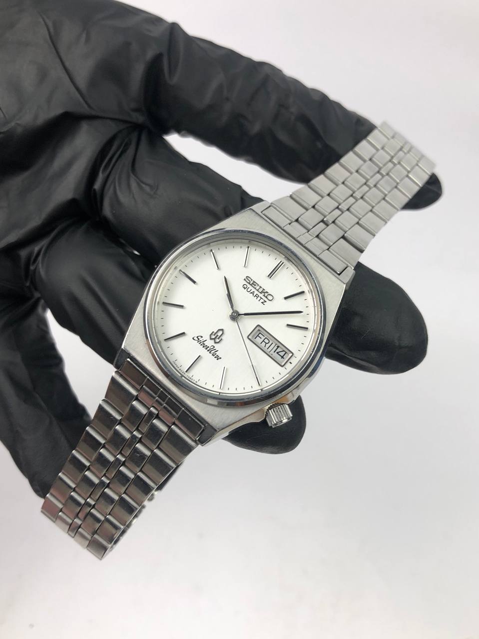 SEIKO SILVERWAVE QUARTZ DAY-DATE SILVER DIAL STEEL BRACELET ALL ORIGINAL - Gambar 4