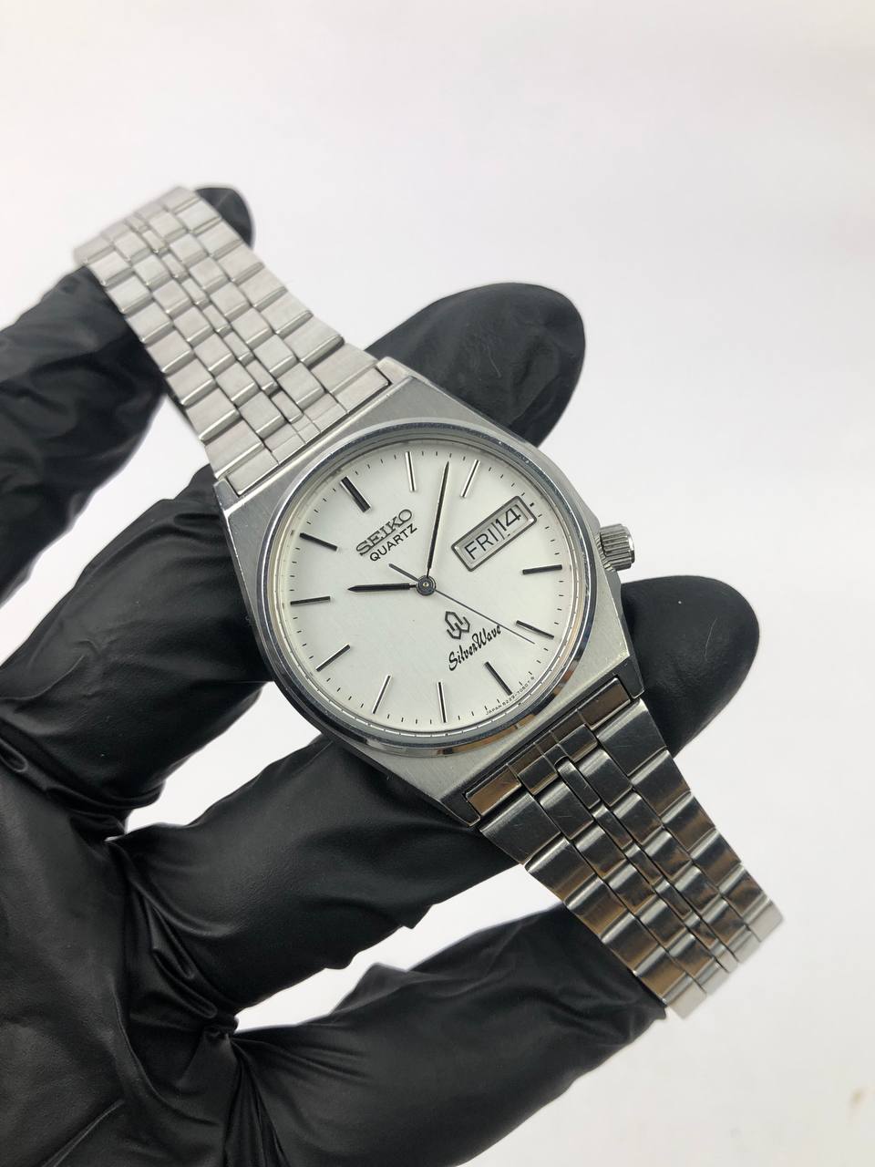 SEIKO SILVERWAVE QUARTZ DAY-DATE SILVER DIAL STEEL BRACELET ALL ORIGINAL - Gambar 3