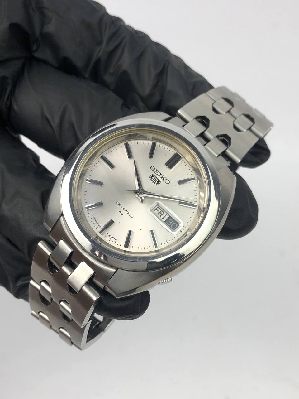 SEIKO 5 GEN 1 ALL ORIGINAL SILVER SUNBURST DIAL - Gambar 3