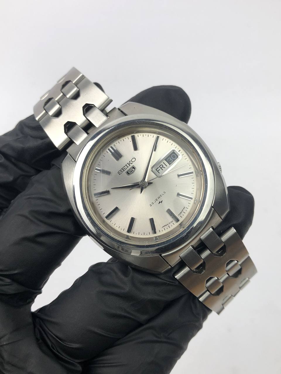 SEIKO 5 GEN 1 ALL ORIGINAL SILVER SUNBURST DIAL - Gambar 4