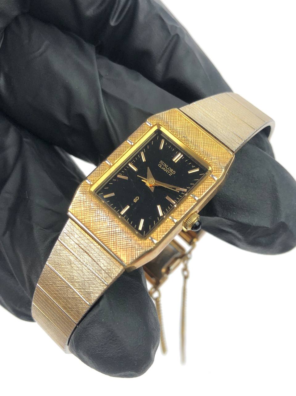 SUNLORD VINTAGE RECTANGULAR GOLD TEXTURED CASE BLACK DIAL INTEGRATED BRACELET - Gambar 3