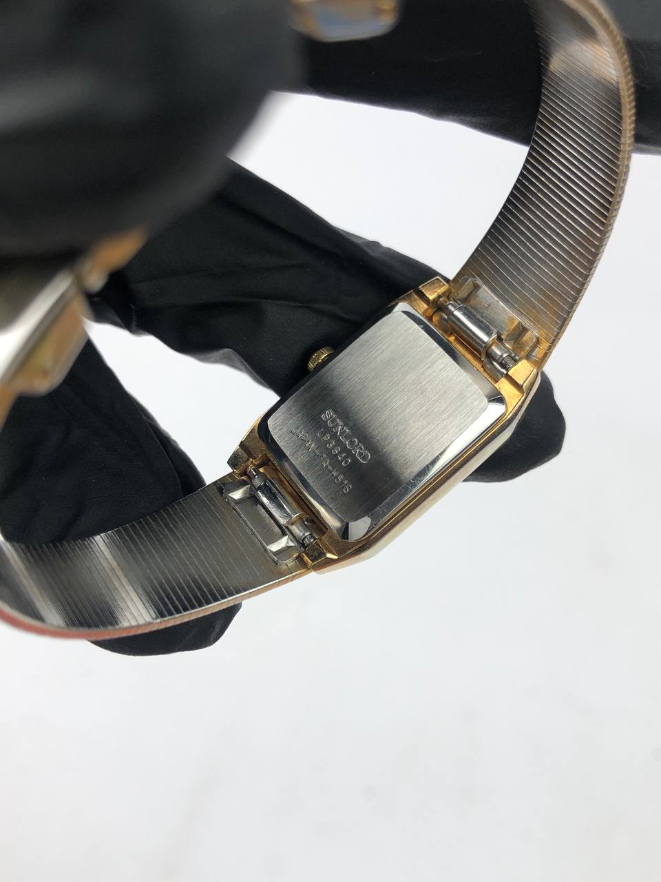 SUNLORD VINTAGE RECTANGULAR GOLD TEXTURED CASE BLACK DIAL INTEGRATED BRACELET - Gambar 7