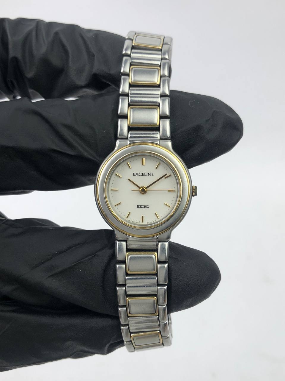 SEIKO EXCELINE LADY TWOTONE INTEGRATED BRACELET - Gambar 2