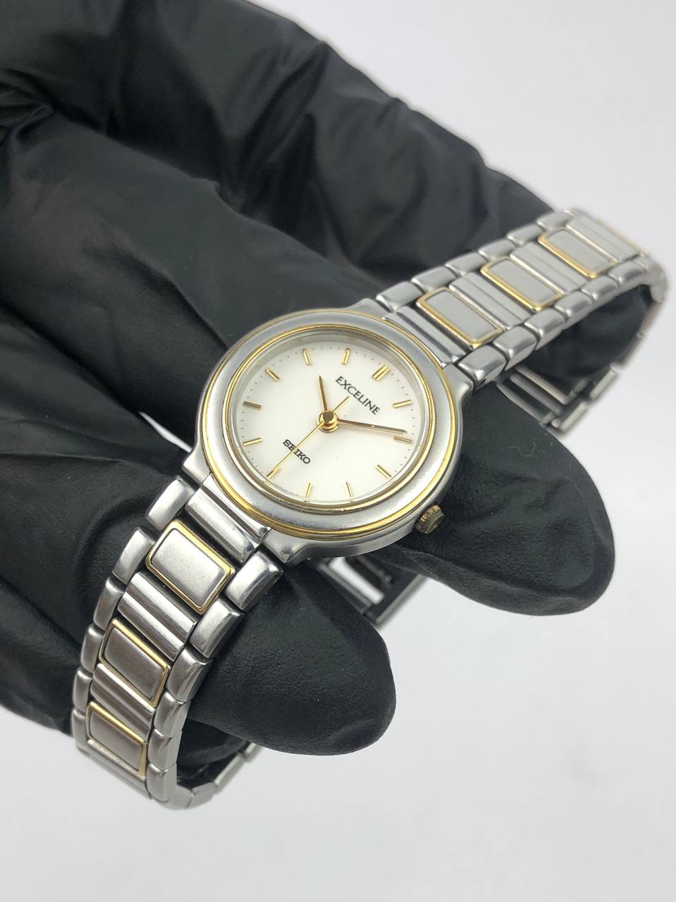 SEIKO EXCELINE LADY TWOTONE INTEGRATED BRACELET - Gambar 3