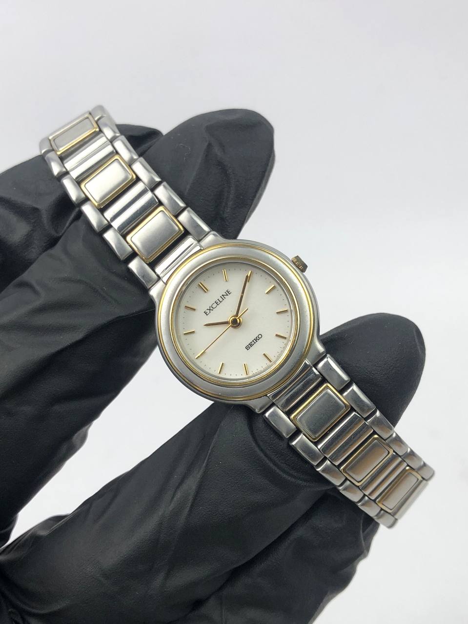 SEIKO EXCELINE LADY TWOTONE INTEGRATED BRACELET - Gambar 4