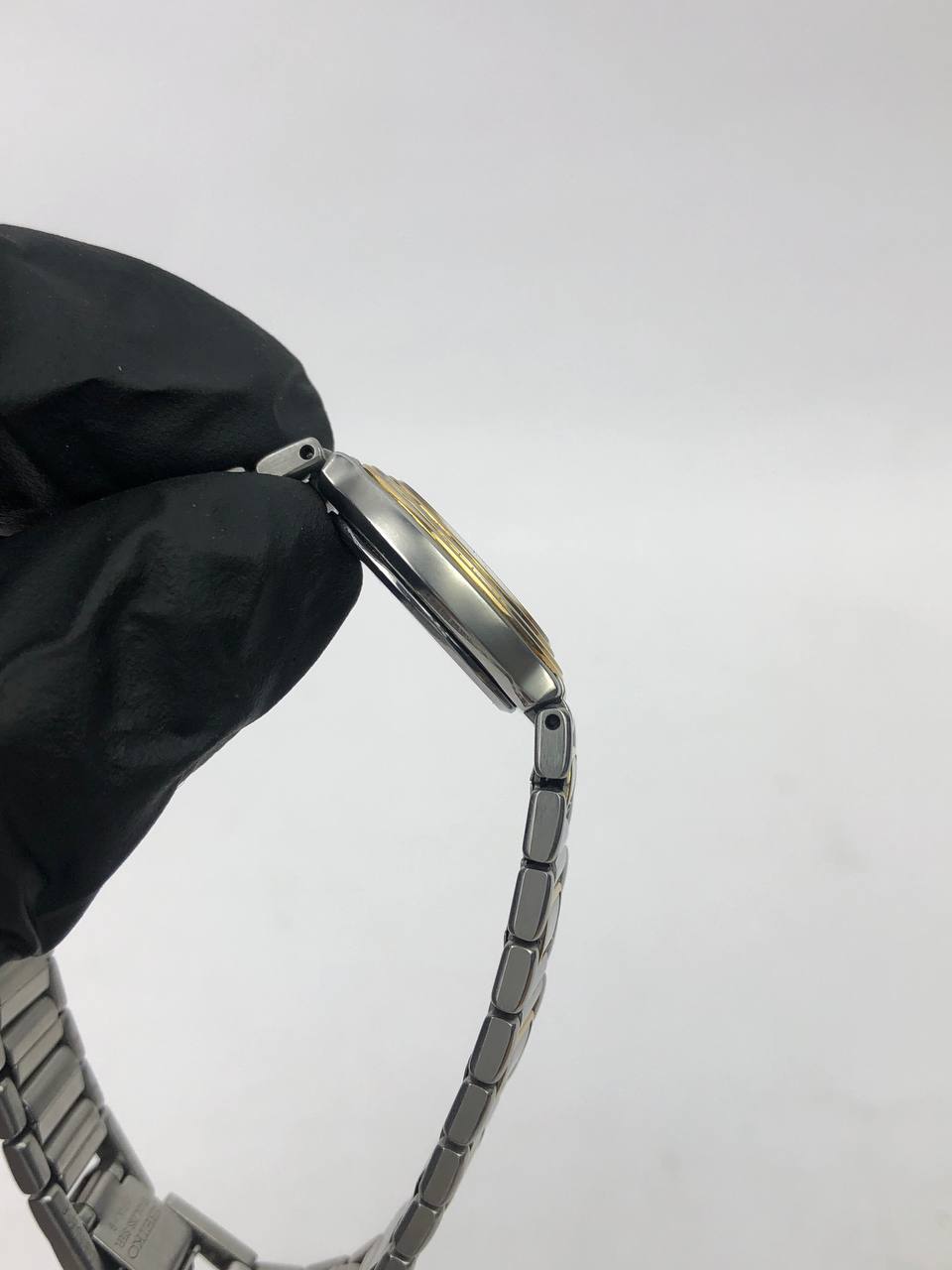 SEIKO EXCELINE LADY TWOTONE INTEGRATED BRACELET - Gambar 5