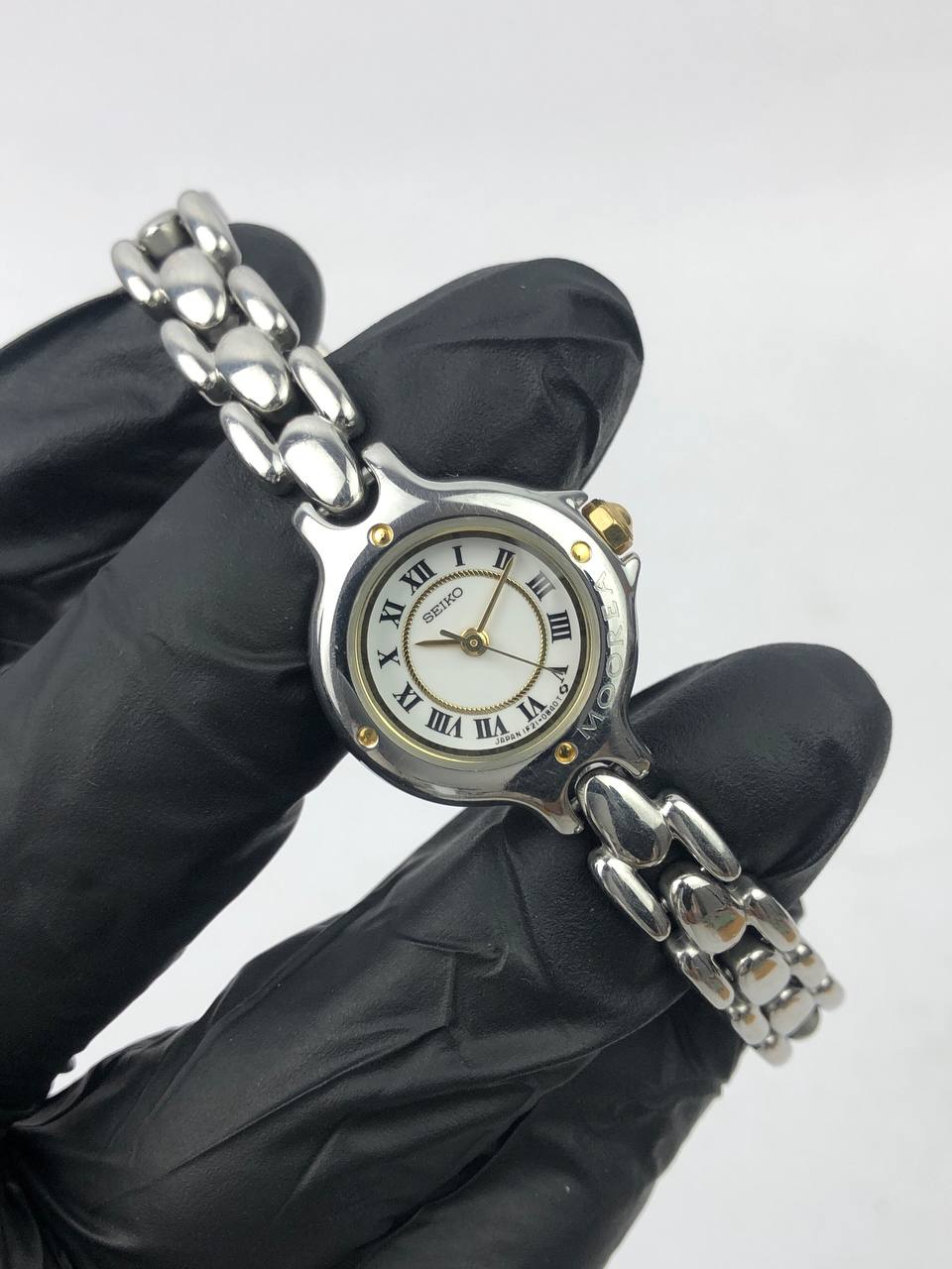 RARE SEIKO MOOREA LADIES ROMAN INTEGRATED BRACELET - Gambar 4