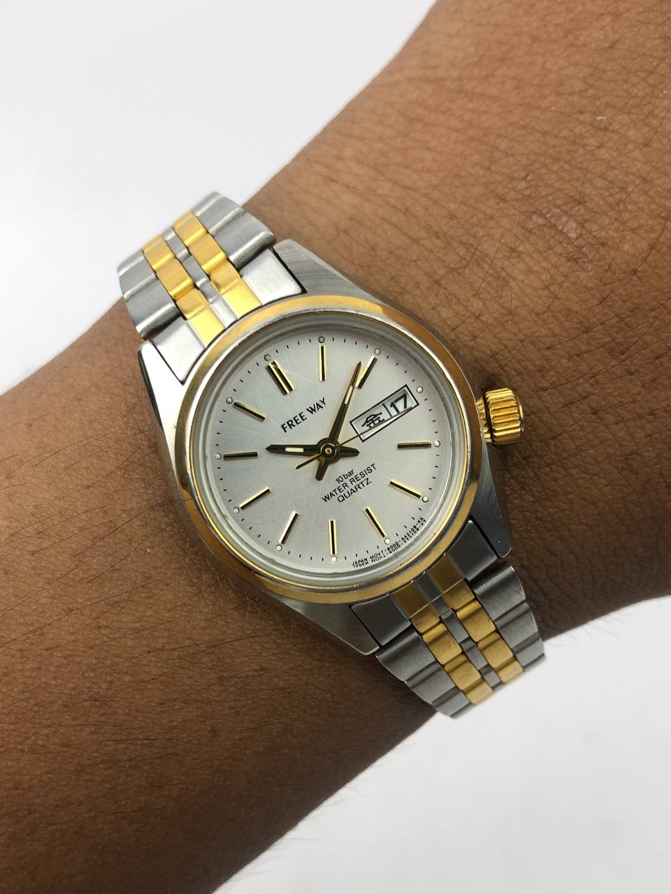 CITIZEN FREEWAY TWOTONE DAYDATE