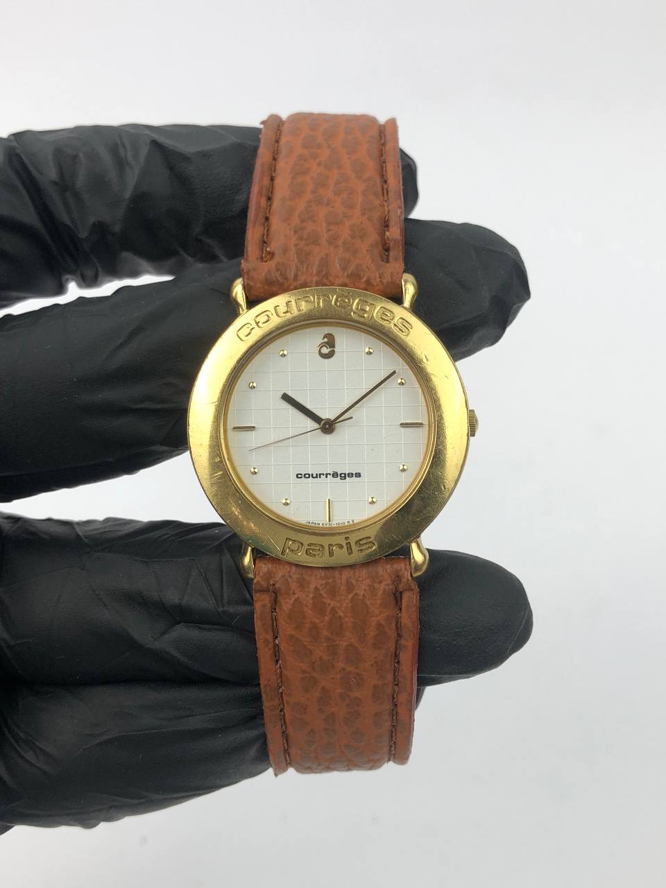 COUREGES PARIS TEXTURE GOLF DIAL - Gambar 2