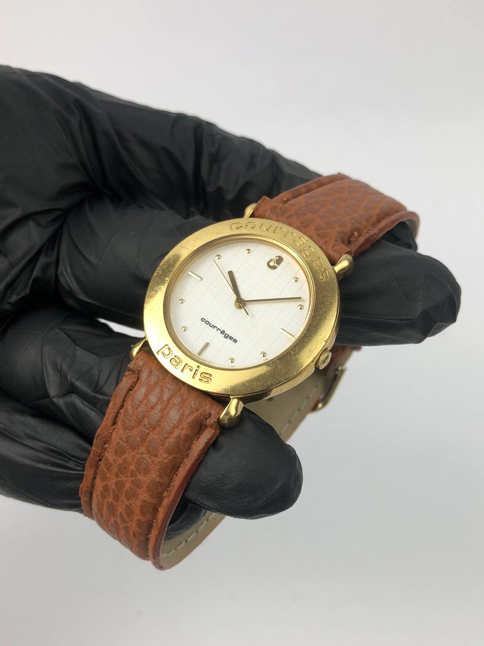 COUREGES PARIS TEXTURE GOLF DIAL - Gambar 3