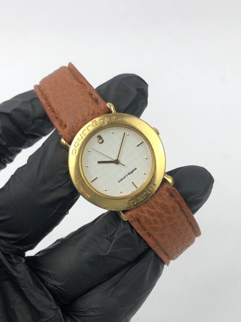 COUREGES PARIS TEXTURE GOLF DIAL - Gambar 4