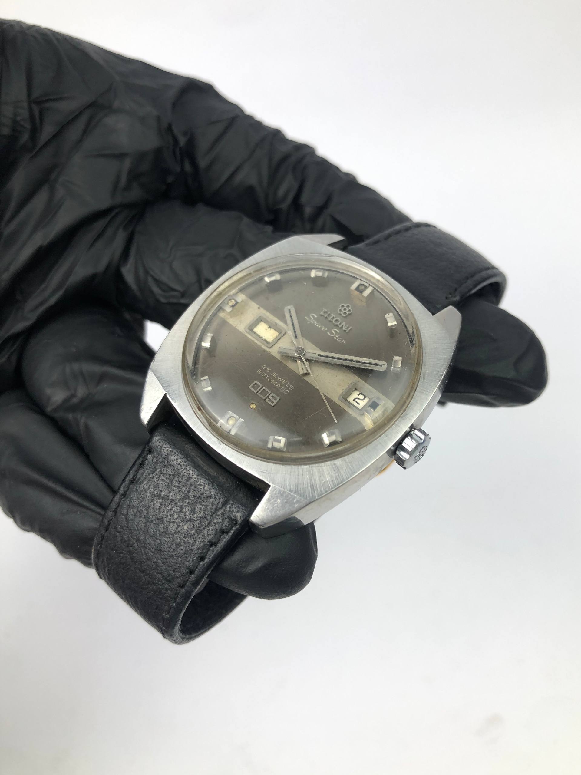 TITONI SPACESTAR DAY DATE - Gambar 3