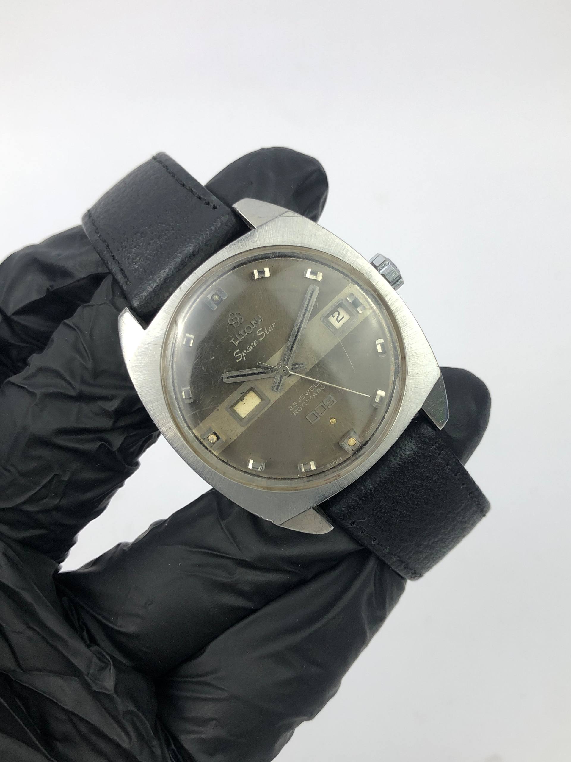 TITONI SPACESTAR DAY DATE - Gambar 4