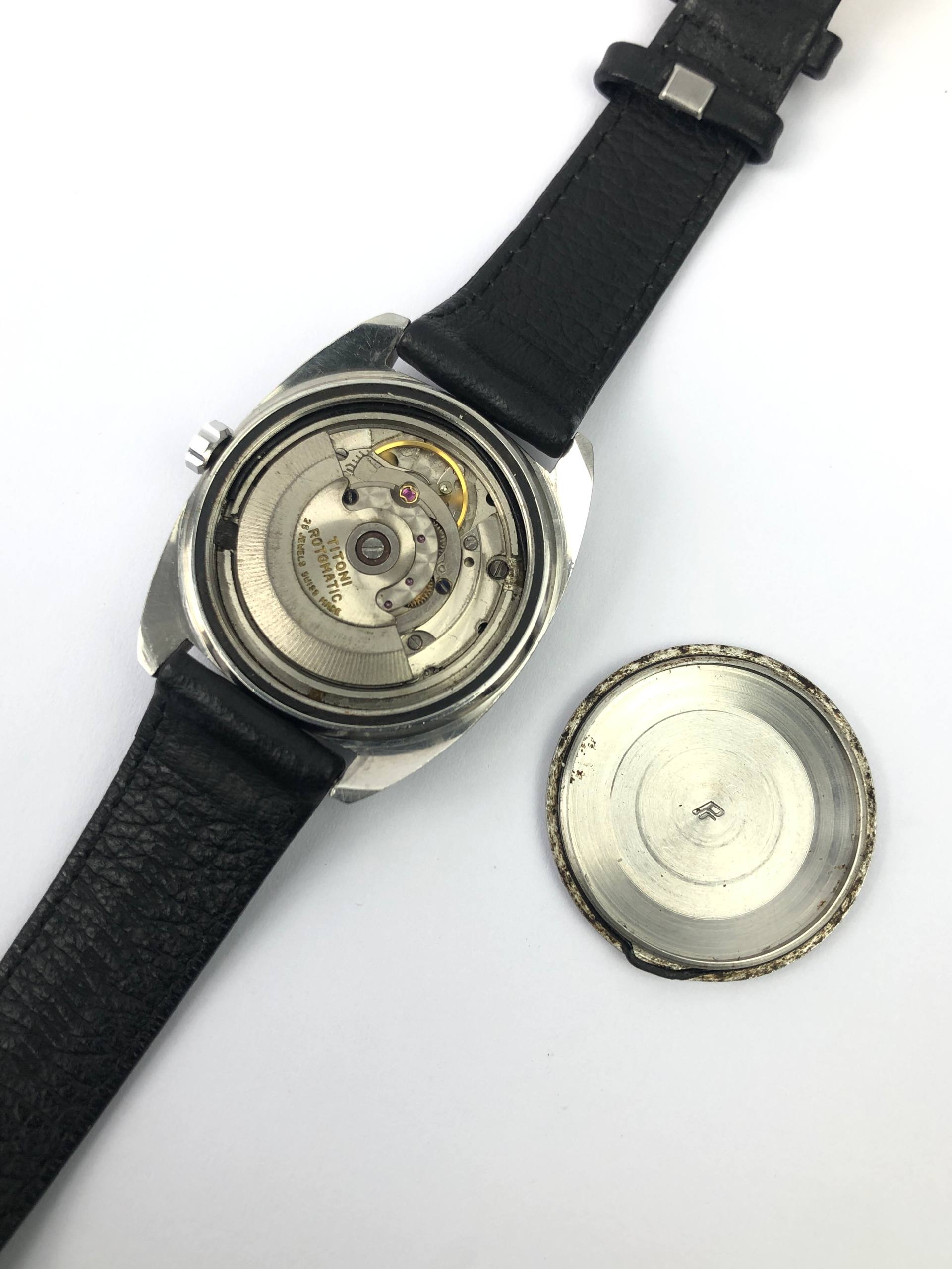 TITONI SPACESTAR DAY DATE - Gambar 8