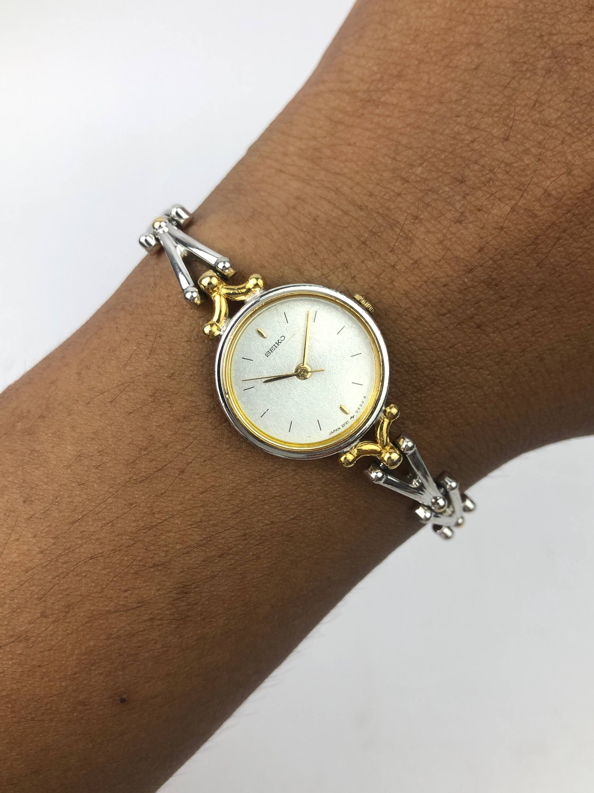 BEAUTIFUL SEIKO QUARTZ LADIES BANGLE