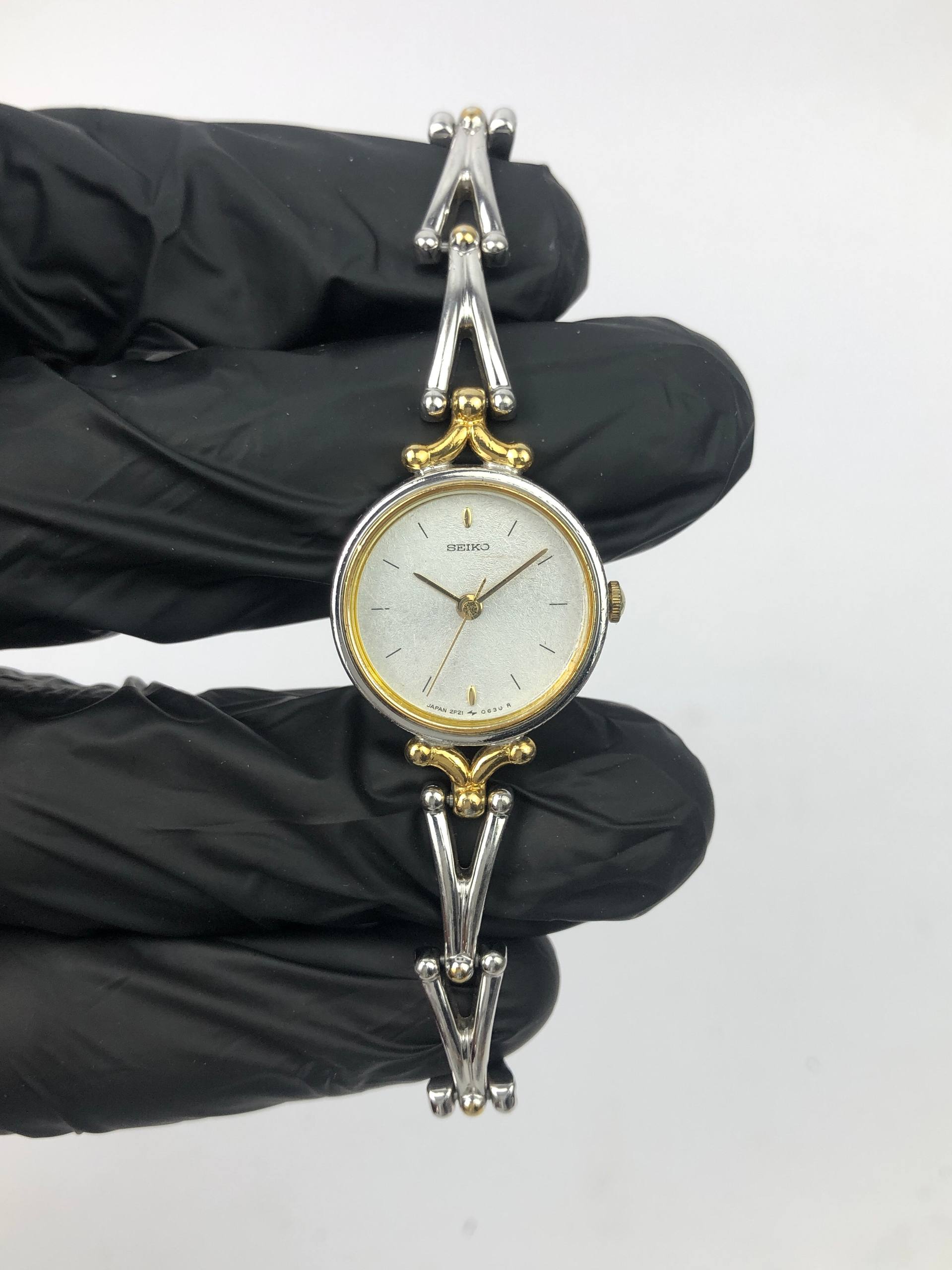 BEAUTIFUL SEIKO QUARTZ LADIES BANGLE - Gambar 2