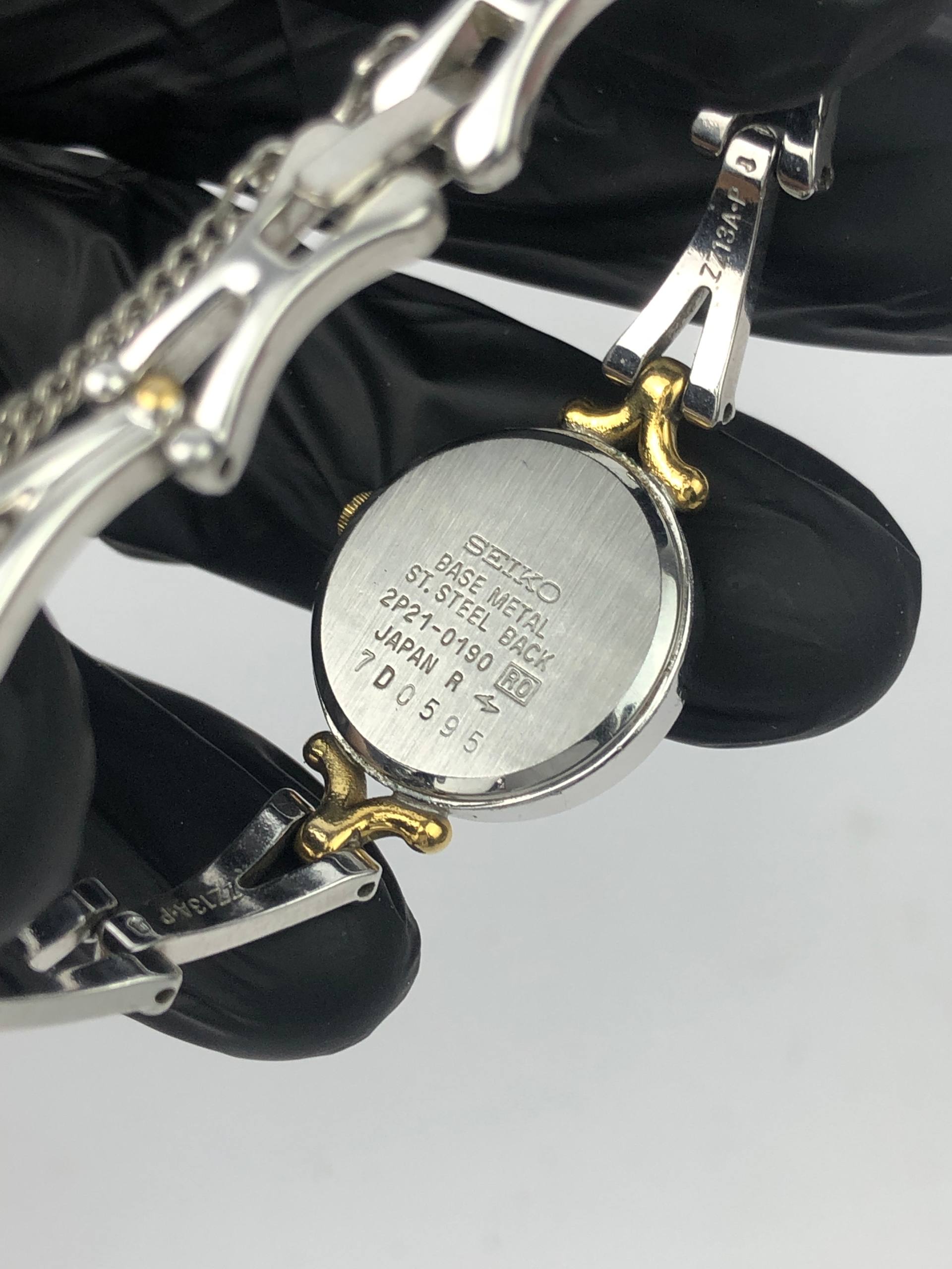 BEAUTIFUL SEIKO QUARTZ LADIES BANGLE - Gambar 8