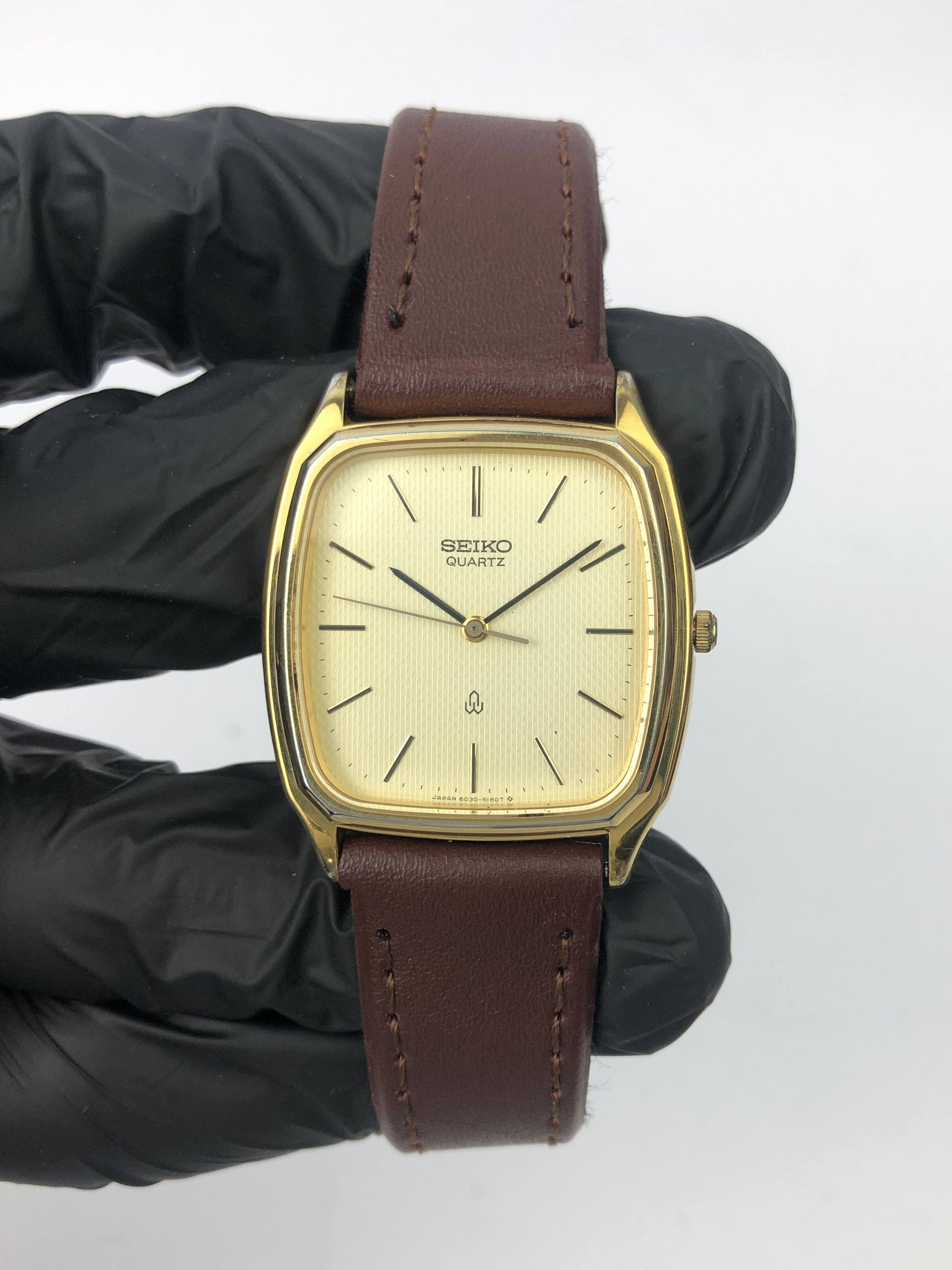DRESSWATCH SEIKO QUARTZ TONNEAU GOLD CAP CASE - Gambar 2